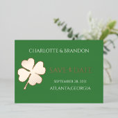 Modern Green Irish Vierblättriges Kleeblatt Save t Folieneinladung (Stehend vorne)