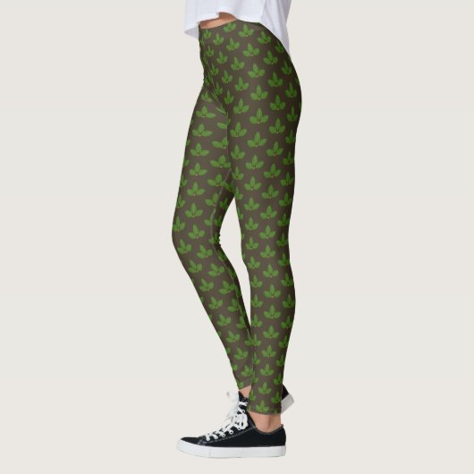 Modern Green Laurel Leaf Muster auf Brown Leggings (Links)