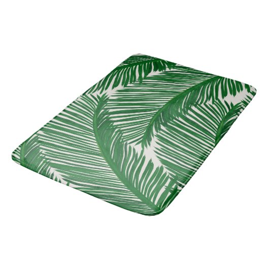 Modern Green Palm Leaf Tropical Pattern Badematte (Schrägansicht)