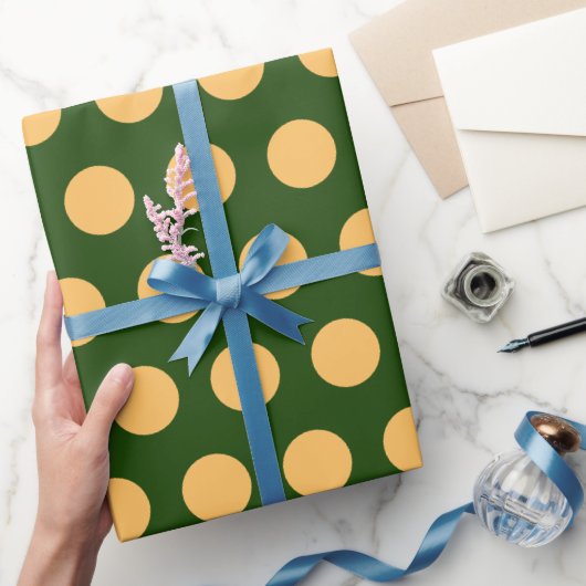Modern Green Polka Dots Christmas Geschenkpapier (Schenken)