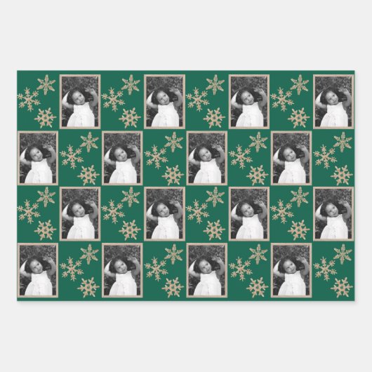 Modern Green Rustic Snowflake Monogram Foto Geschenkpapier Set (Vorderseite 3)