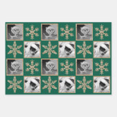 Modern Green Rustic Snowflake Monogram Foto Geschenkpapier Set (Vorderseite)