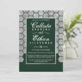 Modern Green Silver Glitzer Hexagon Geo Wedding Einladung (Stehend Vorderseite)