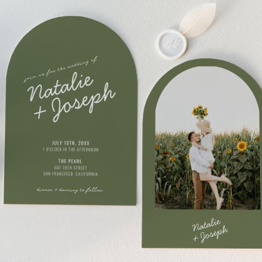 Modern Green Whimsical Summer Photo Wedding Arched Einladung