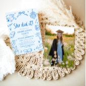 Modern Hand Drawn She did it Blue Graduation Party Einladung