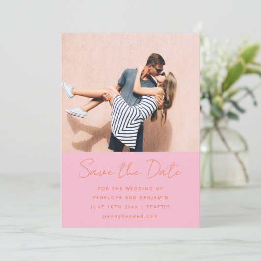 Modern Handwritten Pink Orange Wedding Photo Save The Date (Stehend Vorderseite)