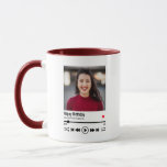 Modern Happy Birthday Individuelle Name Foto Tasse<br><div class="desc">Dieses personalisierte Song-Playlist Geburtstagsdesign kann mit Ihrer eigenen Nachricht an Ihren Ehemann, Ihre Ehefrau, Freund, Freundin, Mutter, Vater, Bruder, Schwester, Familie oder Freunde angepasst werden. Dazu können Sie das Wort "Geburtstag glücklich" durch Ihr eigenes kurzes, individuelles Wort/Zitat ersetzen. Der Name kann auch auf Ihren eigenen individuelle Name geändert werden. Sie...</div>