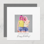 Modern Happy Birthday Sister Foto Name Grau Karte<br><div class="desc">Trendy Stil,  um Ihre Schwester zum Geburtstag schicken. Vollständig anpassbar. Ersetzen Sie das Foto einfach durch Ihr eigenes und personalisieren Sie den Text vorne und hinten. Sie können auch die Hintergrundfarben auf beiden Seiten ändern,  wenn Sie möchten,  indem Sie weitere Anpassungen.</div>