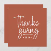 Modern Happy Thanksgiving Brush Script Foto Einladung (Vorne/Hinten)