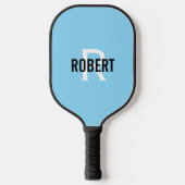 Modern hellblau-weiße Monogramm-Bezeichnung Pickleball Schläger (Vorderseite)