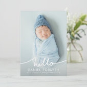 Modern Hello Script Newborn Baby Photo Birth Ankündigung (Stehend Vorderseite)