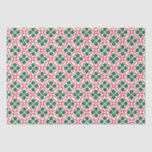 Modern Holly Red Green White Christmas Holiday Seidenpapier<br><div class="desc">Moderne und frische nehmen Sie an einem Urlaubssklassiker teil. Vier dunkelgrüne heilige Blätter umgeben eine rote Beere. Überschneidende große rote Kreise erzeugen ein geometrisches Muster,  das die heiligen Blätter umrahmt.</div>
