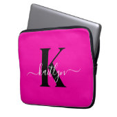 Modern Hot Pink Black Script Monogram Laptopschutzhülle (Vorderseite Links)