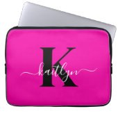 Modern Hot Pink Black Script Monogram Laptopschutzhülle (Vorderseite)