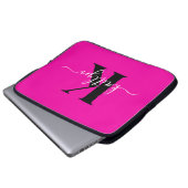 Modern Hot Pink Black Script Monogram Laptopschutzhülle (Vorne Knopf)