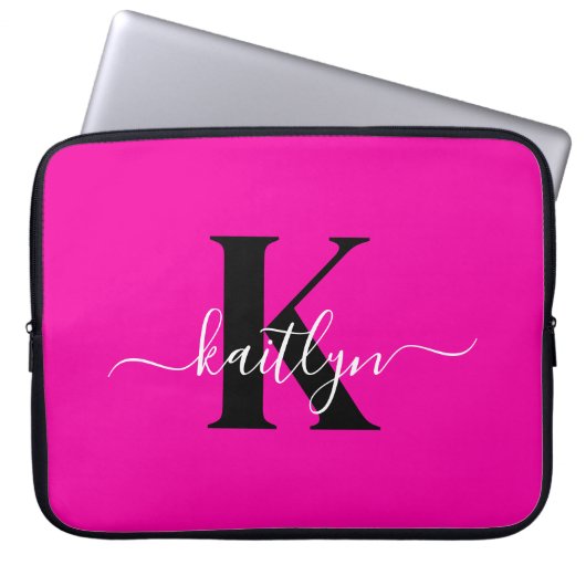 Modern Hot Pink Black Script Monogram Laptopschutzhülle (Vorderseite)