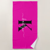 Modern Hot Pink Black Script Monogram Strandtuch (Vorderseite)