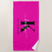Modern Hot Pink Black Script Monogram Strandtuch (Vorderseite)