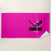Modern Hot Pink Black Script Monogram Strandtuch (Vorderseite)