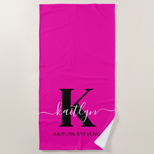 Modern Hot Pink Black Script Monogram Strandtuch (Vorderseite)
