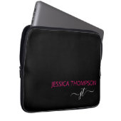 Modern Hot Pink Black Simple Script Monogram Name Laptopschutzhülle (Vorne Rechts)