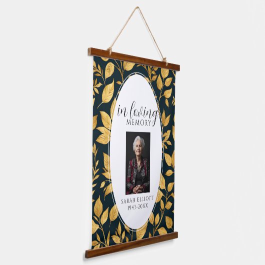 Modern In Loving Memory Foam Board with Photo Wandteppich Mit Holzrahmen (Gewinkelt)