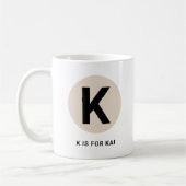 Modern Initial Mug – “K is for [Name]” Design Kaffeetasse (Links)