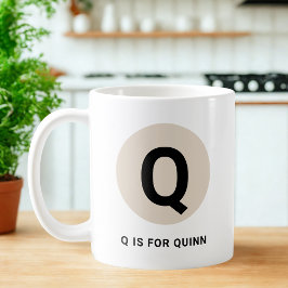 Modern Initial Mug – “Q is for [Name]” Design Kaffeetasse