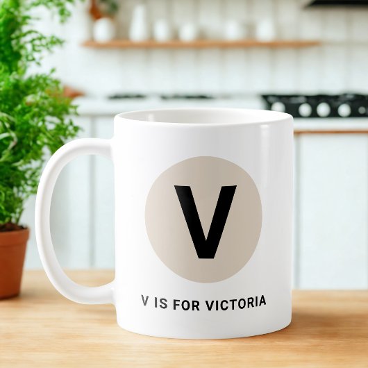Modern Initial Mug – “V is for [Name]” Design Kaffeetasse