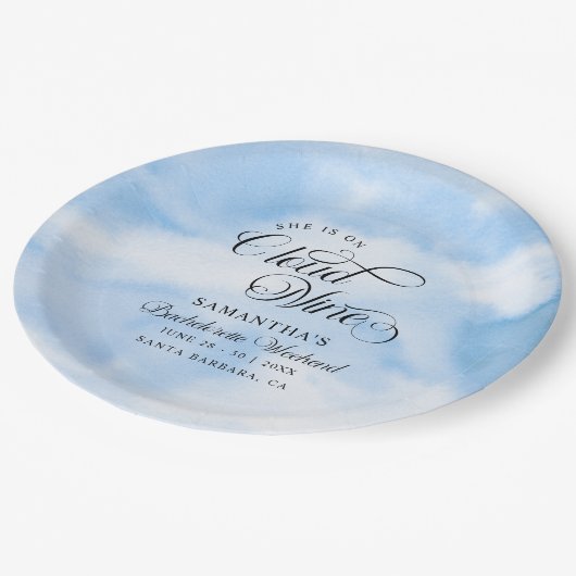 Modern ist sie auf Cloud 9 Bachelorette Wochenende Pappteller (Schrägansicht)