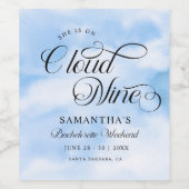 Modern ist sie auf Cloud 9 Bachelorette Wochenende Weinetikett (Einzelnes Label)