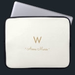 Modern Ivory Gold Script Monogram Laptopschutzhülle<br><div class="desc">Ein modernes,  elegantes Monogramm-Design mit handgeschriebener,  minimalistischer Schrifttyp-Schrift und Sans Serif Block Typografie auf einem eleganten,  pastellfarbenen Elfenbeinhintergrund. Das Monogramm und der Name können leicht personalisiert werden.</div>