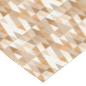 Modern Ivory Taupe Gray Tan Brown Triangle Muster Tischdecke (Schrägansicht)