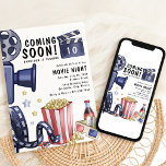 Modern Kids Movie Night Birthday Party Einladung<br><div class="desc">Nimm deine Popcorn- und 3D-Brille, denn es ist an der Zeit zu feiern! Begleiten Sie uns für eine moderne Kindermovie Night Birthday Party. Mit Bildern aus den heißesten Filmen der Gegenwart, einem Editorboard, einer Rolle Band, 3D-Brillen, Popcorn, Süßigkeiten, schwindelerregenden Getränken und Kinokarten wird dieses Party sicherlich ein Hit sein. Verpassen...</div>