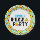 Modern Kids Pizza Birthday Party Individuelle Name Pappteller<br><div class="desc">Fun moderne Kinder-Pizza-Thema Geburtstagsparty Teller mit einem Pizza-gemusterten Hintergrund und bearbeitbaren Text,  um Ihren eigenen Namen hinzuzufügen</div>