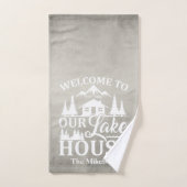 Modern Lake House Familienname Badhandtuch Set (Handtuch)