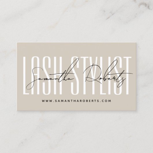 Modern lash stylist script typography beige treuekarte (Vorderseite)