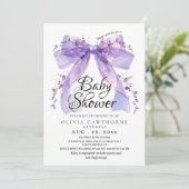 Modern Lavender Bow and Flowers Baby Shower Einladung (Stehend Vorderseite)