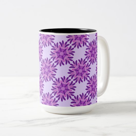 Modern Lavender & Purple Daisy Floral Zweifarbige Tasse (VorderseiteRechts)