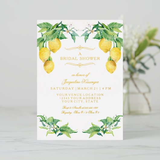 Modern Lemon Elegant Floral Gold Bridal Shower Folieneinladung (Stehend vorne)