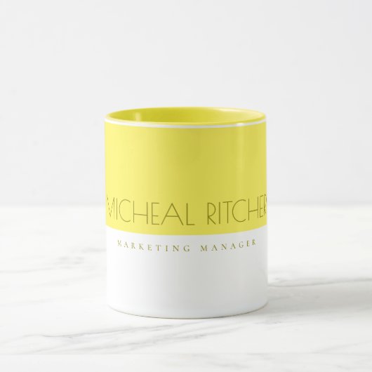 Modern Lemon Yellow Custom monogram Name and Job Tasse (Zentrum)