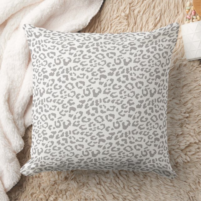 Modern Leopard Pewter Graues Tierdruckmuster Kissen (Decke)