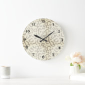 Modern Leopard Print Chic Khaki Brown Cheetah Große Wanduhr (Zuhause)