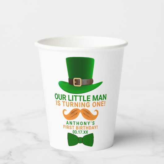 Modern Leprechaun St. Patrick's any Age Birthday Pappbecher (Vorderseite)