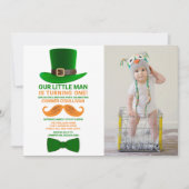 Modern Leprechaun St. Patrick's Day Birthday Foto Einladung (Vorderseite)