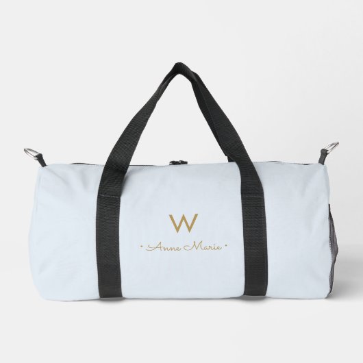 Modern Light Dusty Blue Gold Script Monogram Duffle Bag (Vorderseite)