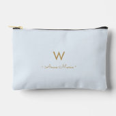 Modern Light Dusty Blue Gold Script Monogram Zubehörtasche (Vorderseite)