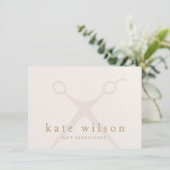  Modern light pink hair stylist  Gift Certificate (Stehend Vorderseite)