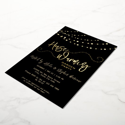 Modern Light String Script Housewarming Party Gold Folieneinladung (Gedreht)