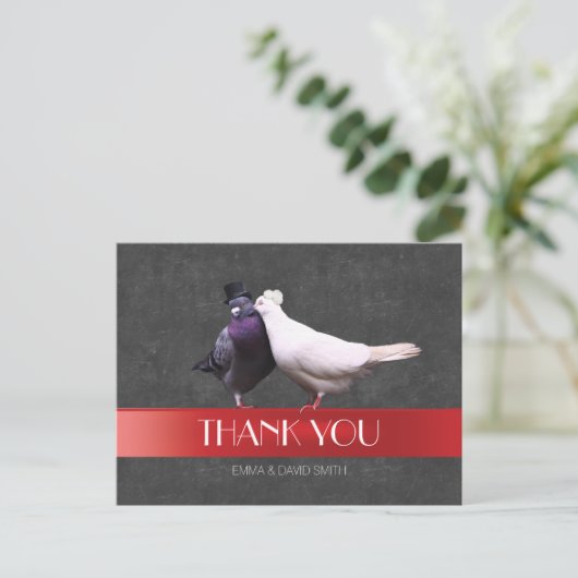 Modern Love Birds Red Ribbon Chalkboard Vielen Dan Postkarte (Stehend Vorderseite)